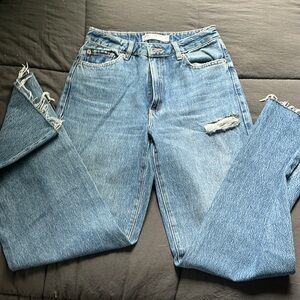 Women’s Garage Medium Wash Jeans!